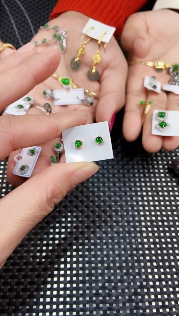 【闪购商品】翡翠耳饰未镶嵌111111111