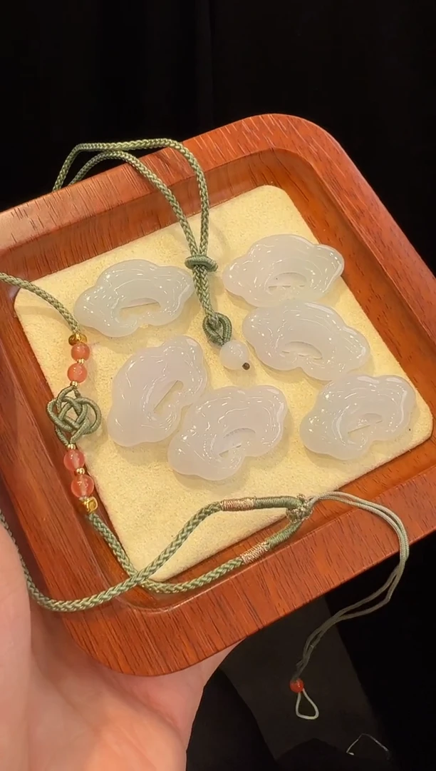 颈饰未镶嵌翡翠吊坠