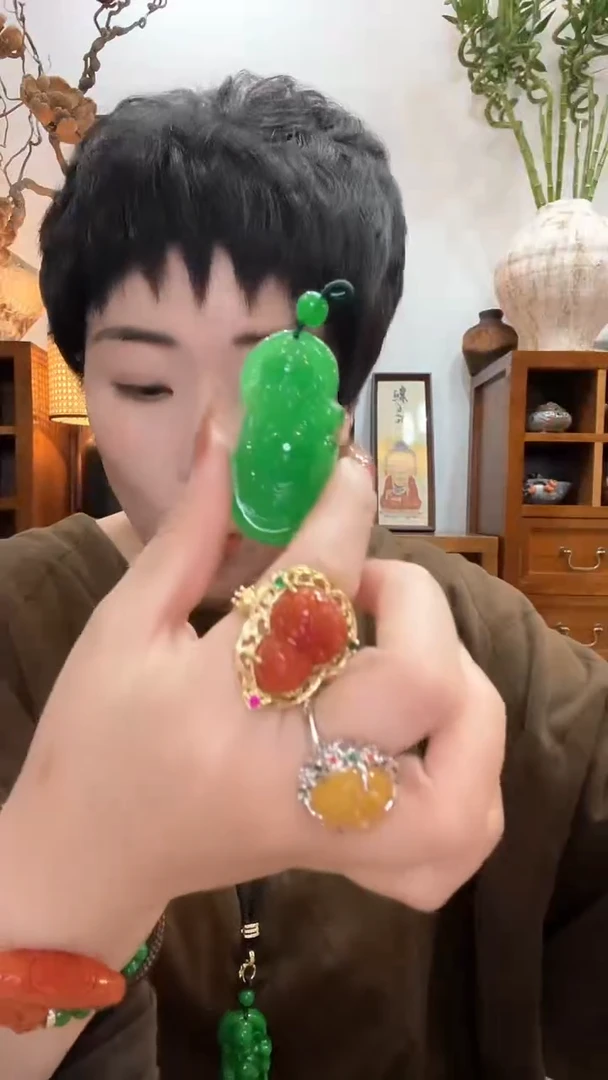 吊坠(赠链)未镶嵌翡翠128