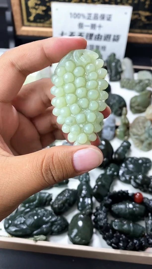 颈饰未镶嵌和田玉1