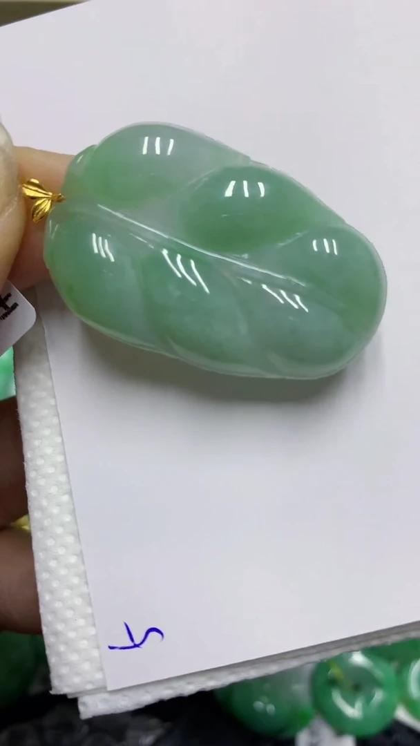 颈饰18K金镶嵌翡翠缅甸A货翡翠