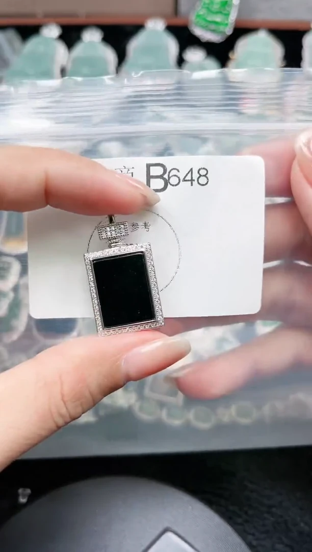 【闪购商品】翡翠颈饰未镶嵌648赠皮绳