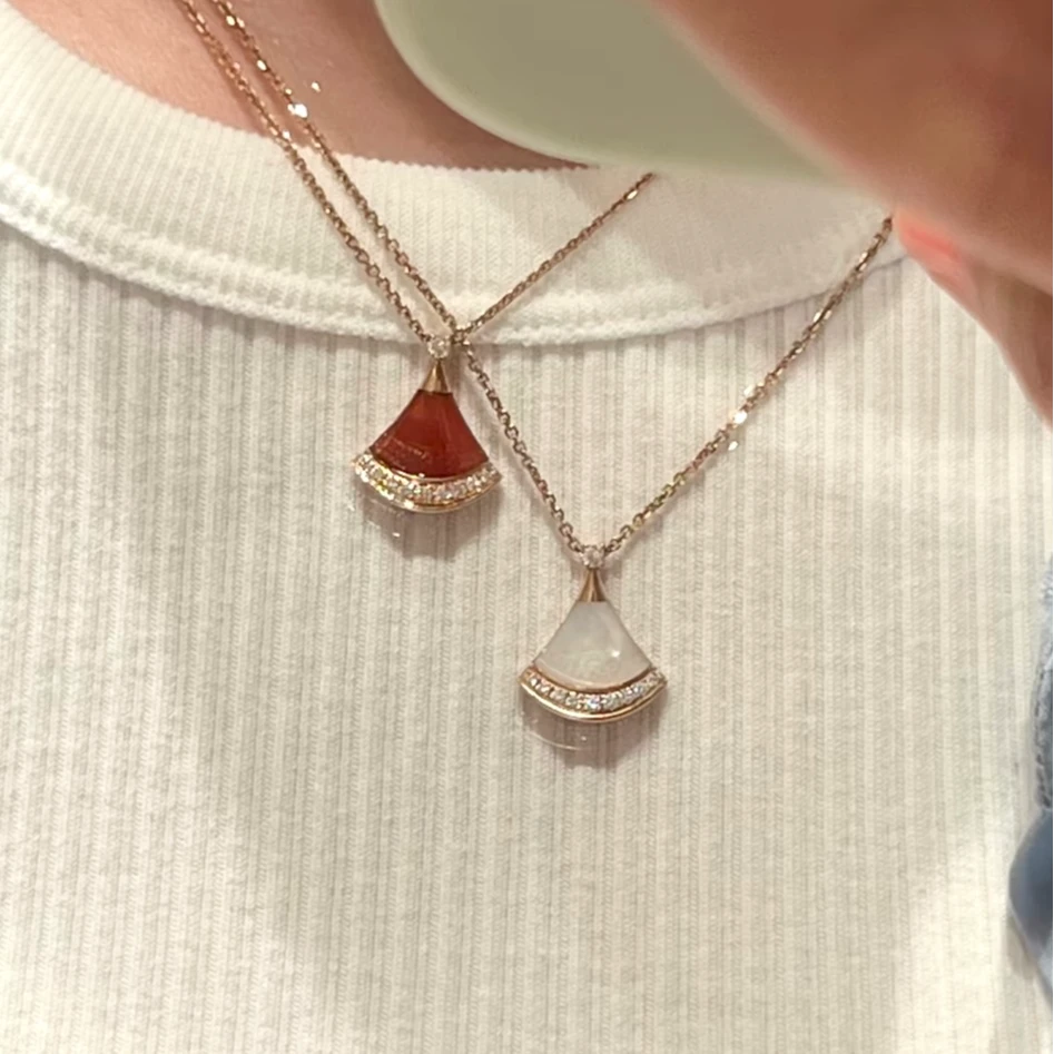 钛钢项链 爆款经典小裙子玫瑰金项链 甜美公主风