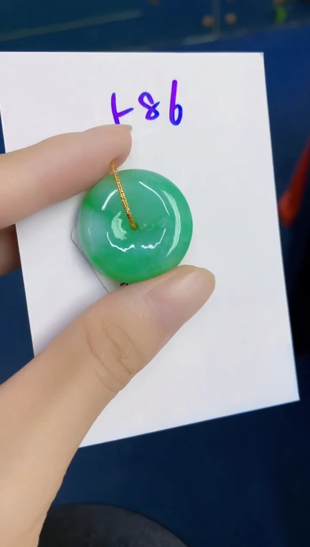 翡翠18K金镶嵌颈饰000000000