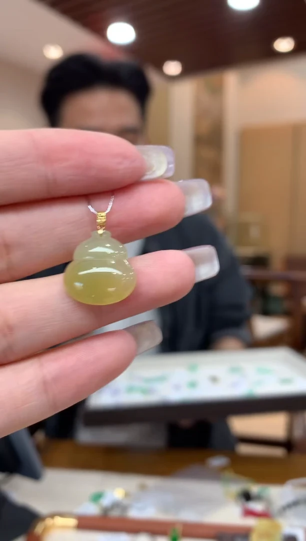 吊坠(不含链)18K金镶嵌翡翠葫芦