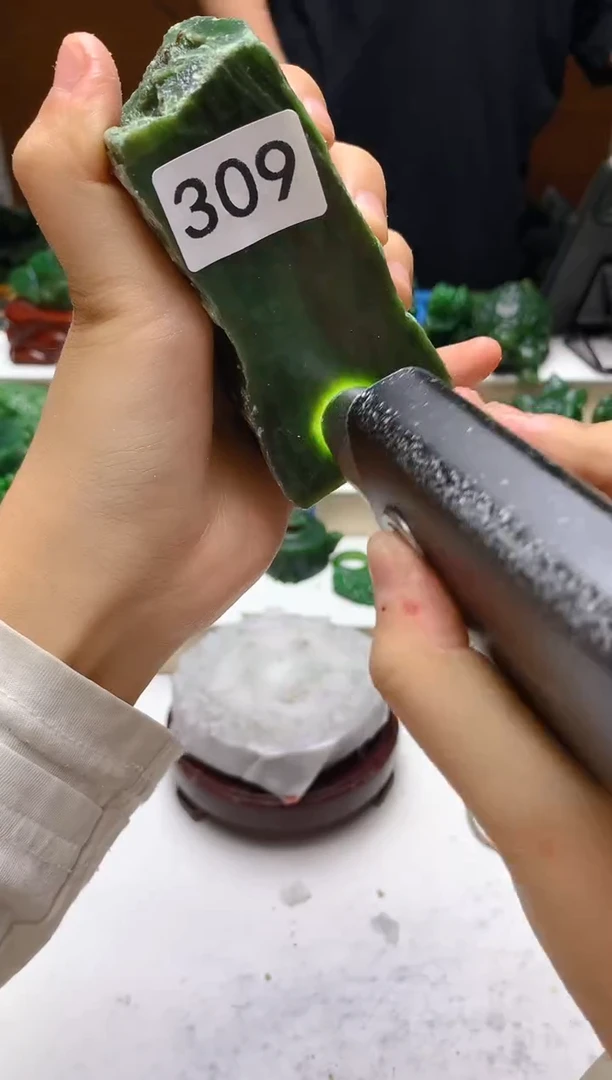 未镶嵌和田玉（碧玉）珠宝半成品1