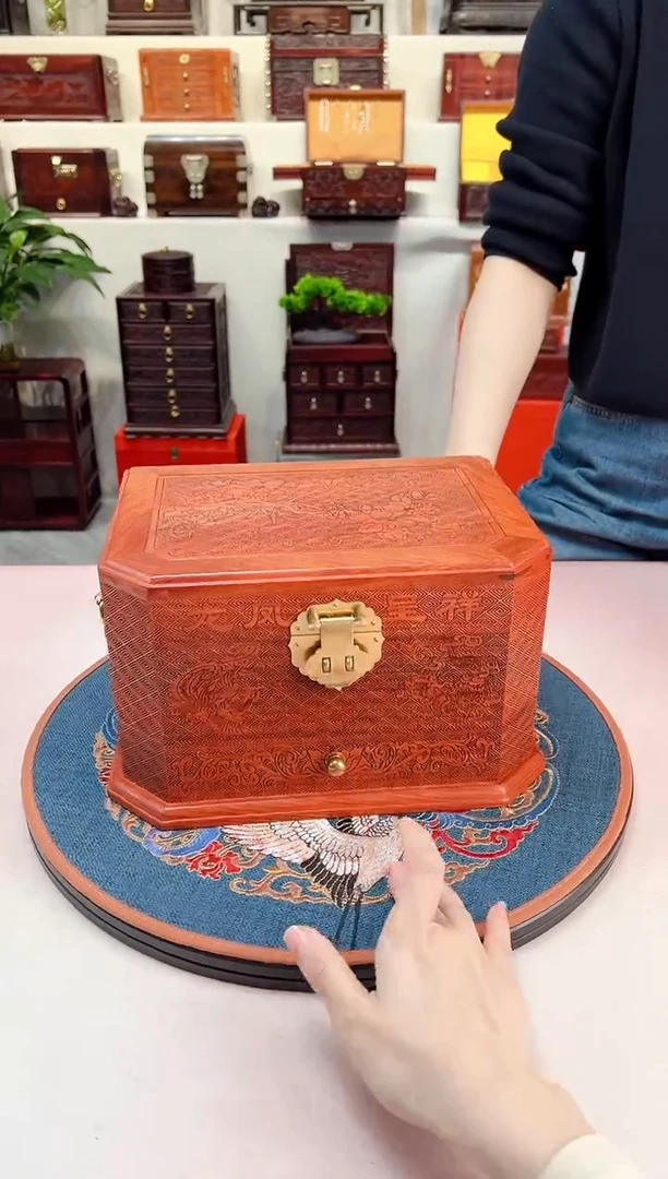 花梨木类成套家具缅花龙凤呈祥六角首饰盒