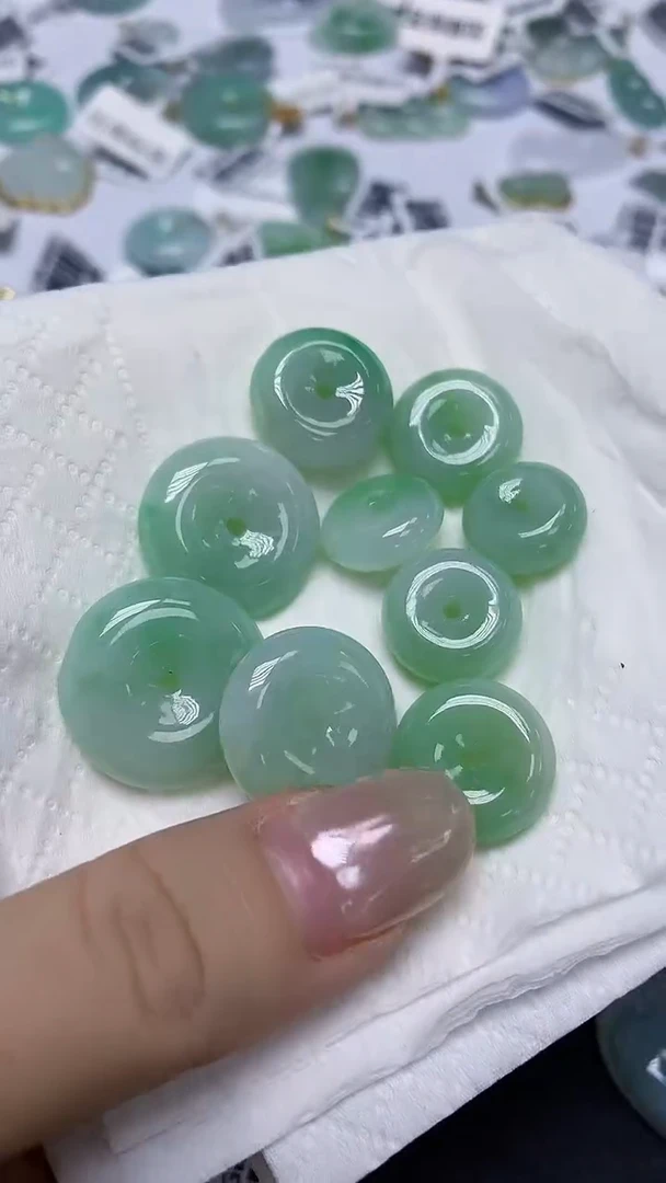 翡翠未镶嵌颈饰天然缅甸翡翠A货多样性发两个