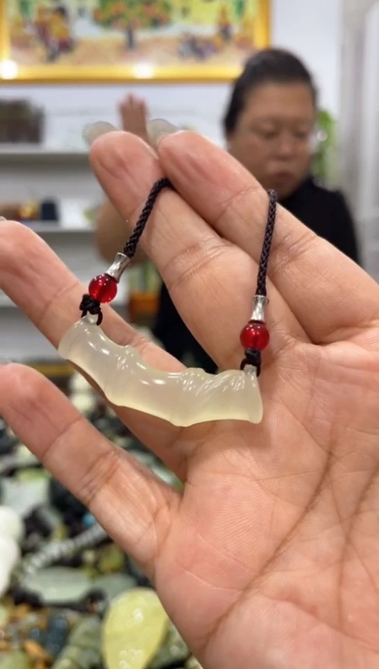 未镶嵌岫玉吊坠