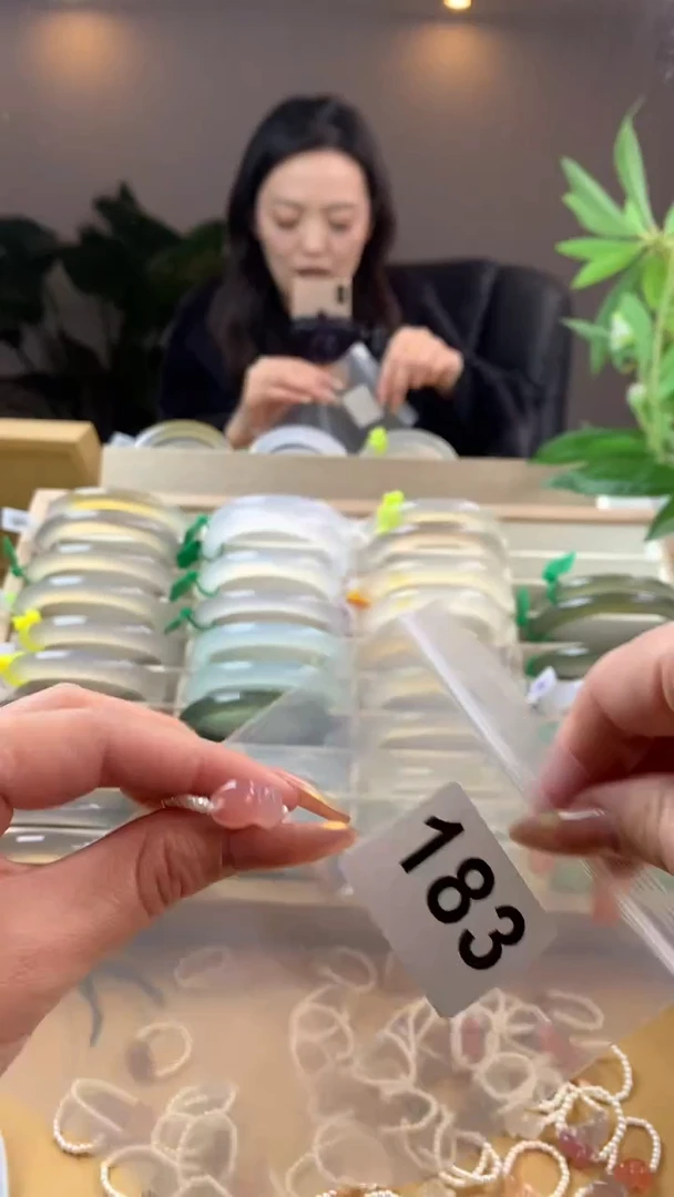 【闪购商品】玛瑙/玉髓手镯未镶嵌183