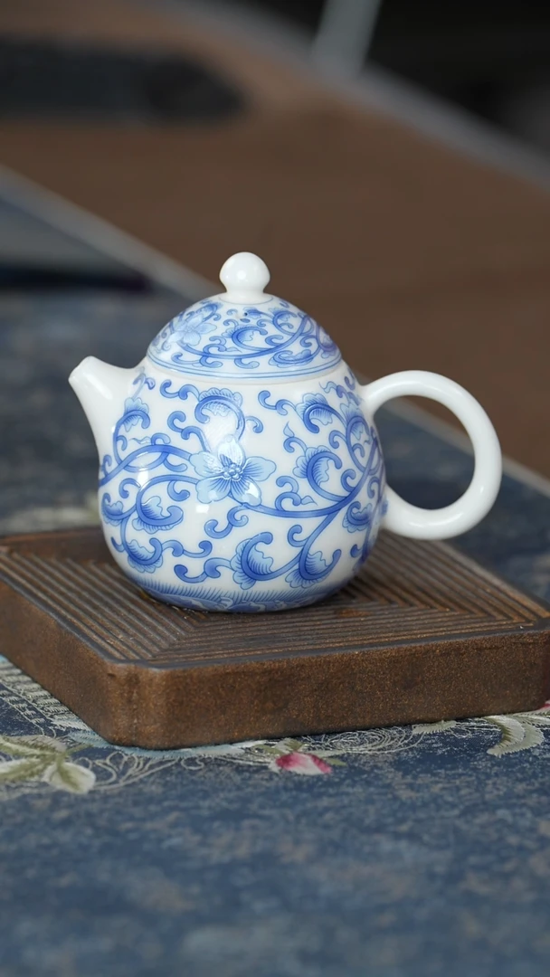 【闪购商品】【蓝堆缠枝莲龙蛋壶】【13西泠礼盒】