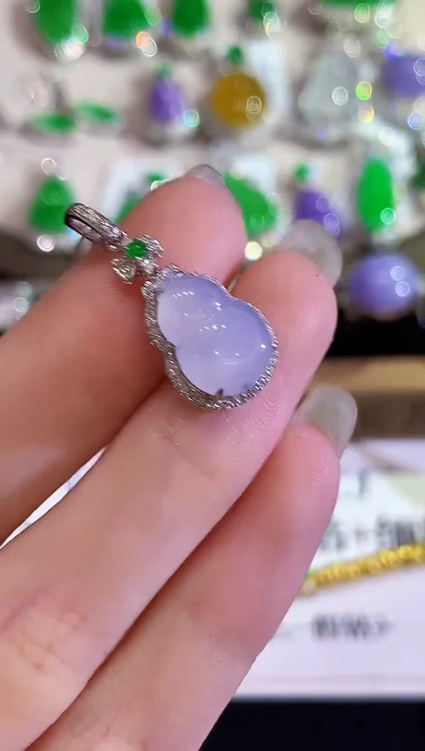 吊坠(不含链)18K金镶嵌翡翠天**淡L1742多样性发其一