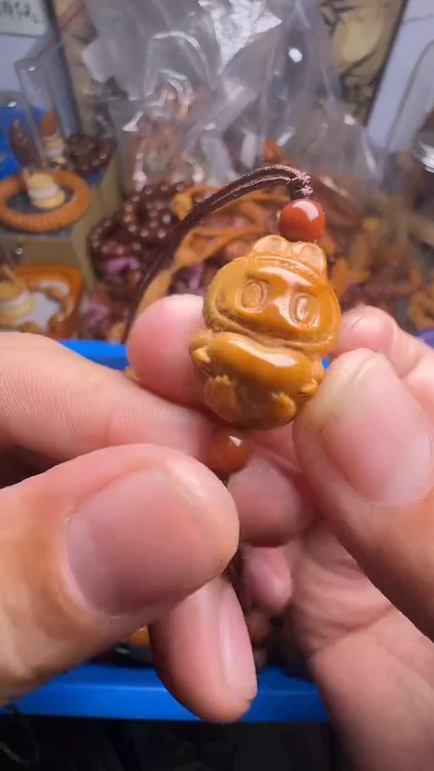 手串橄榄核拉布布