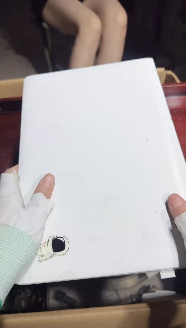 瓷片哈****i  811中古商品，瑕疵品，不保好坏。