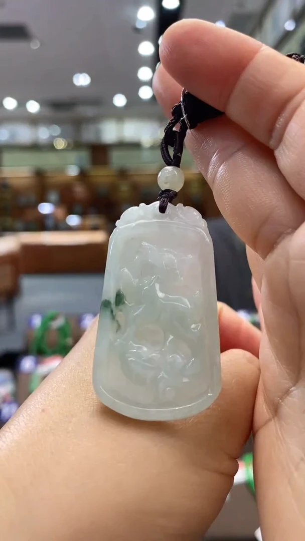 翡翠未镶嵌颈饰羊牌