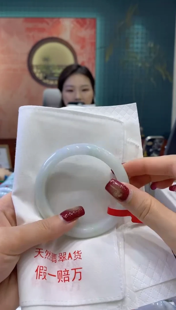 【闪购商品】翡翠手镯未镶嵌多人03700