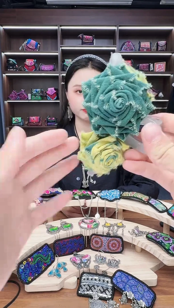 织绣102蒙阿苏苗绣传承店