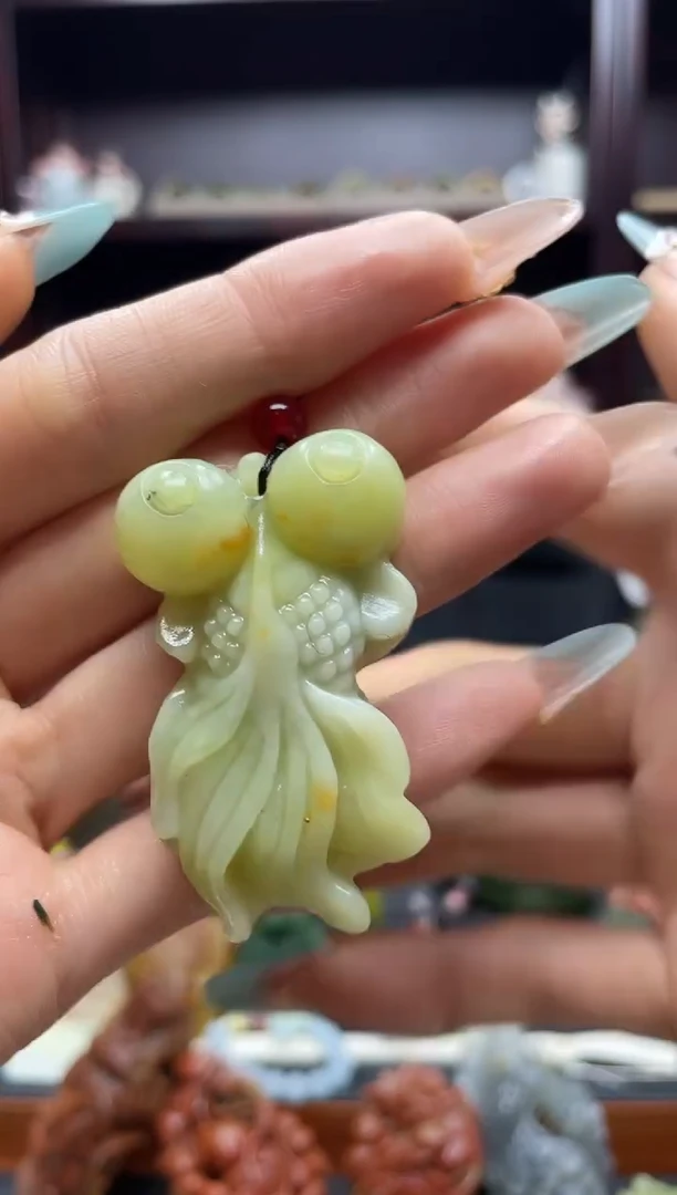 岫玉未镶嵌吊坠·