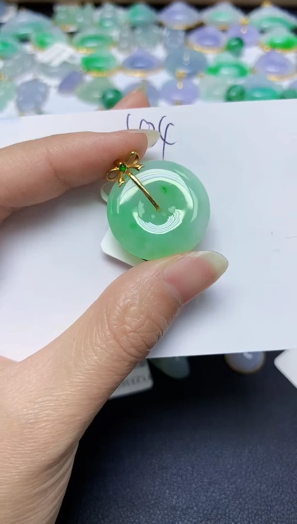 翡翠18K金镶嵌颈饰 天然缅甸翡翠A货