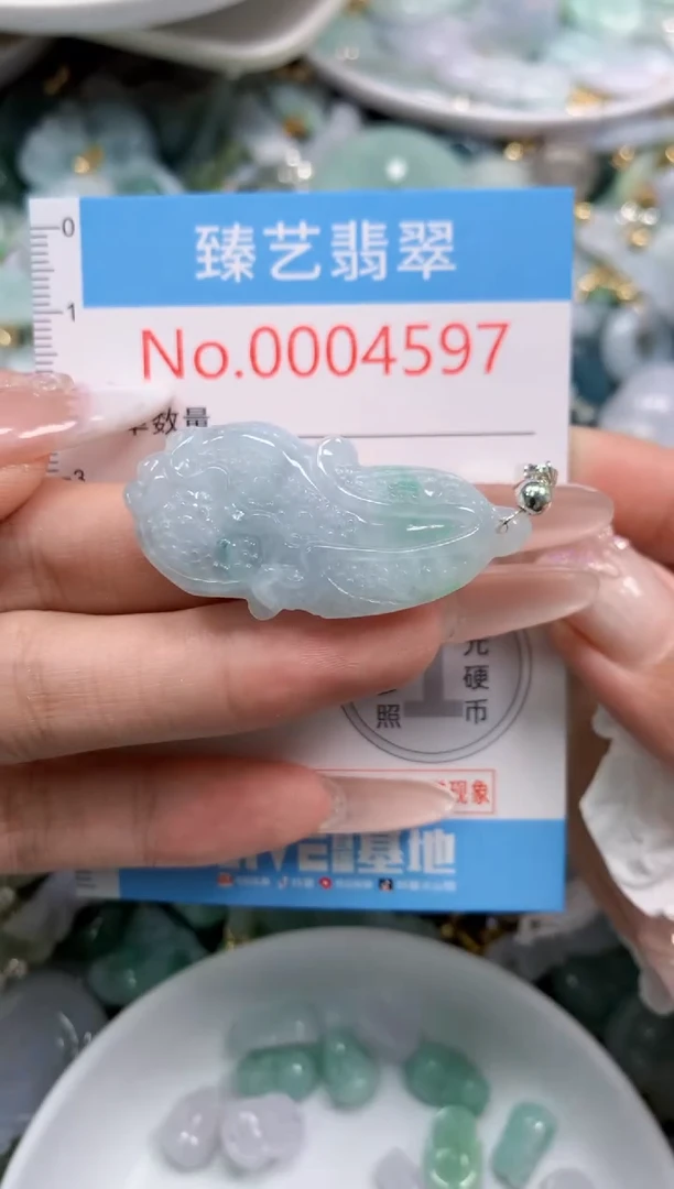 翡翠未镶嵌颈饰4597