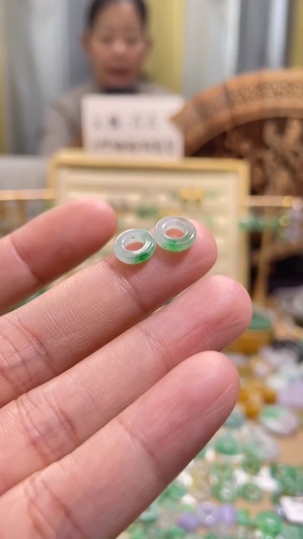 颈饰未镶嵌翡翠甜甜圈一对