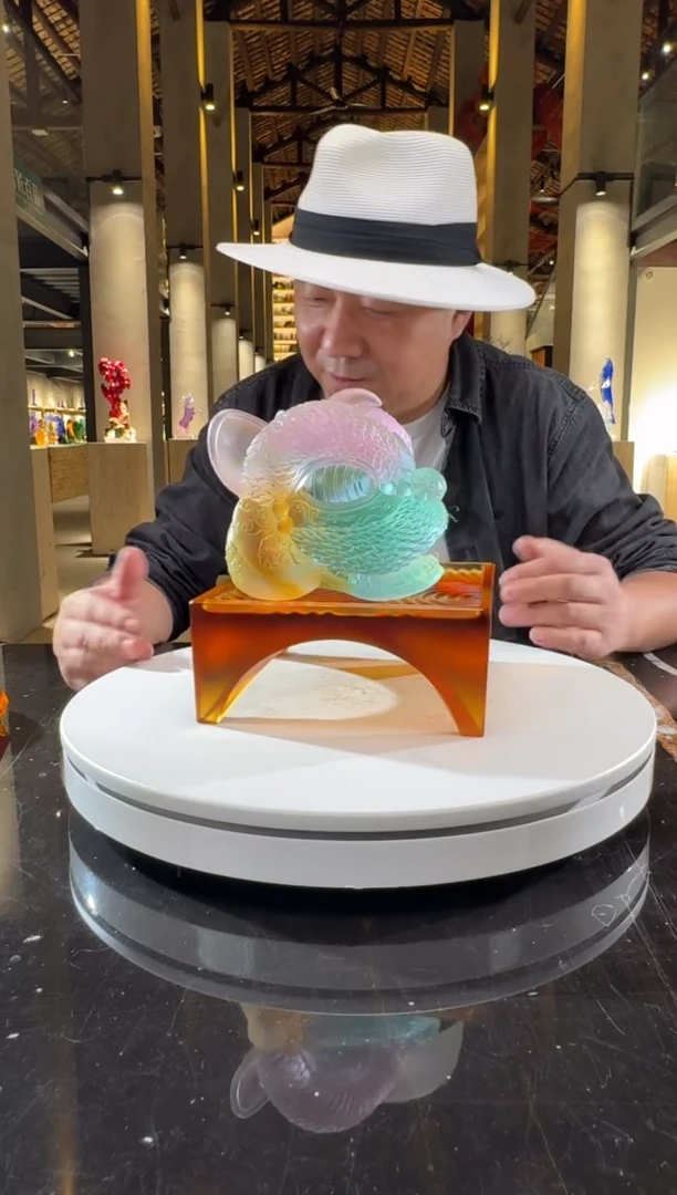 摆件琥珀金壶承+醒狮一组