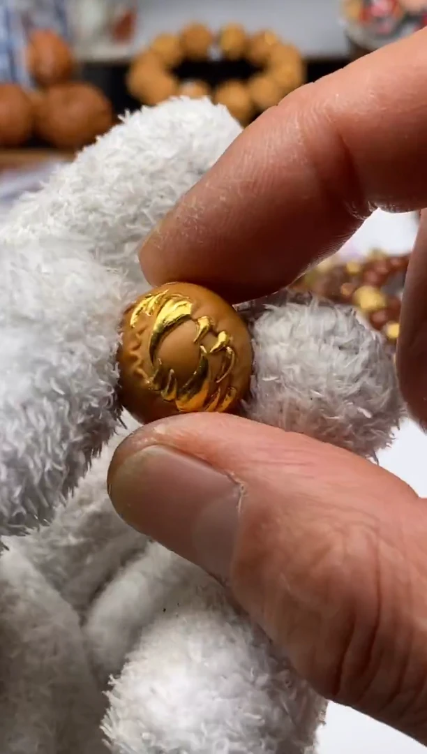 雨墨臻至雕刻吞噬单颗吊坠