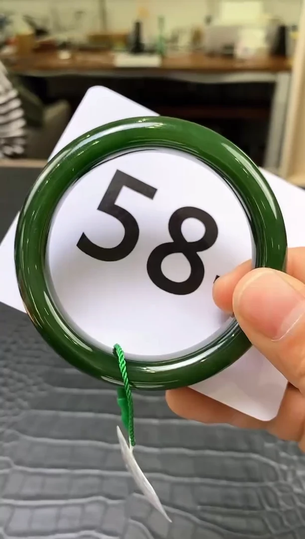 【闪购商品】和田玉碧玉手镯未镶嵌一个