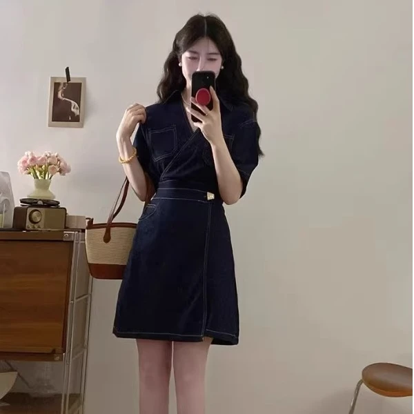 大码女2025夏新款胖mm不规则V领短袖连衣裙短款工装风a字牛仔裙女