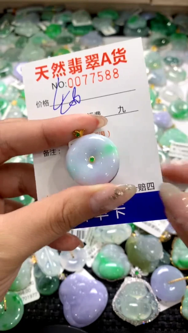 颈饰18K金镶嵌翡翠1111111111111111