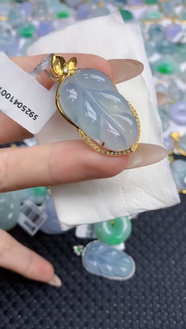 翡翠18K金镶嵌颈饰409    天然翡翠A货