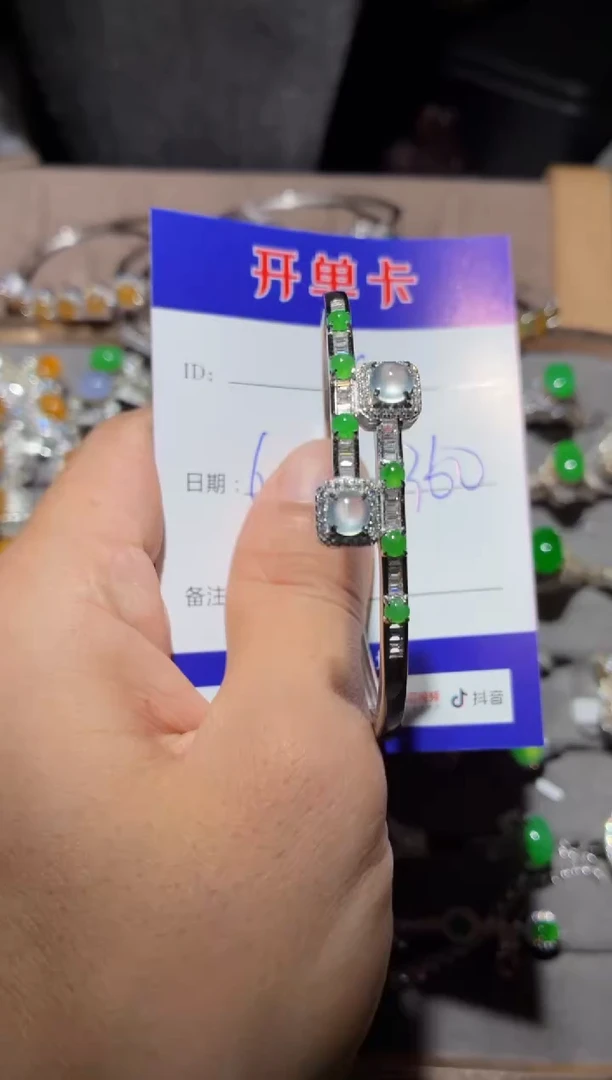 翡翠手镯银S925镶嵌牛*哇向 牛哇哇