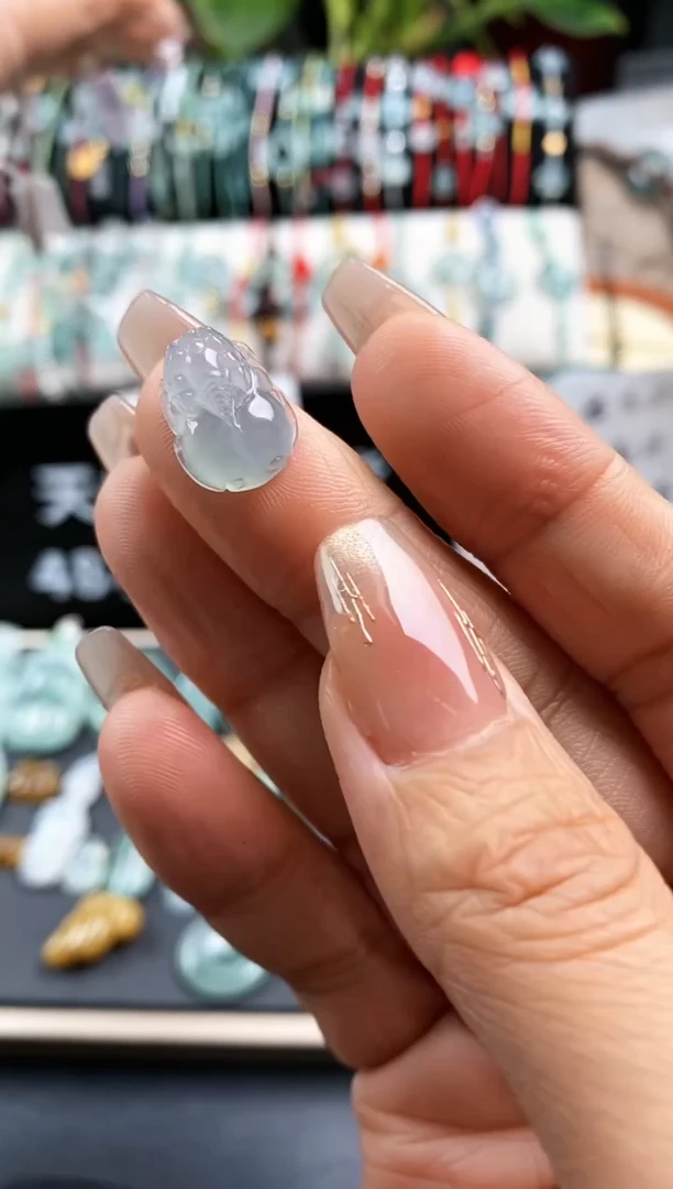 【闪购商品】翡翠裸石99一只的冰种貔貅