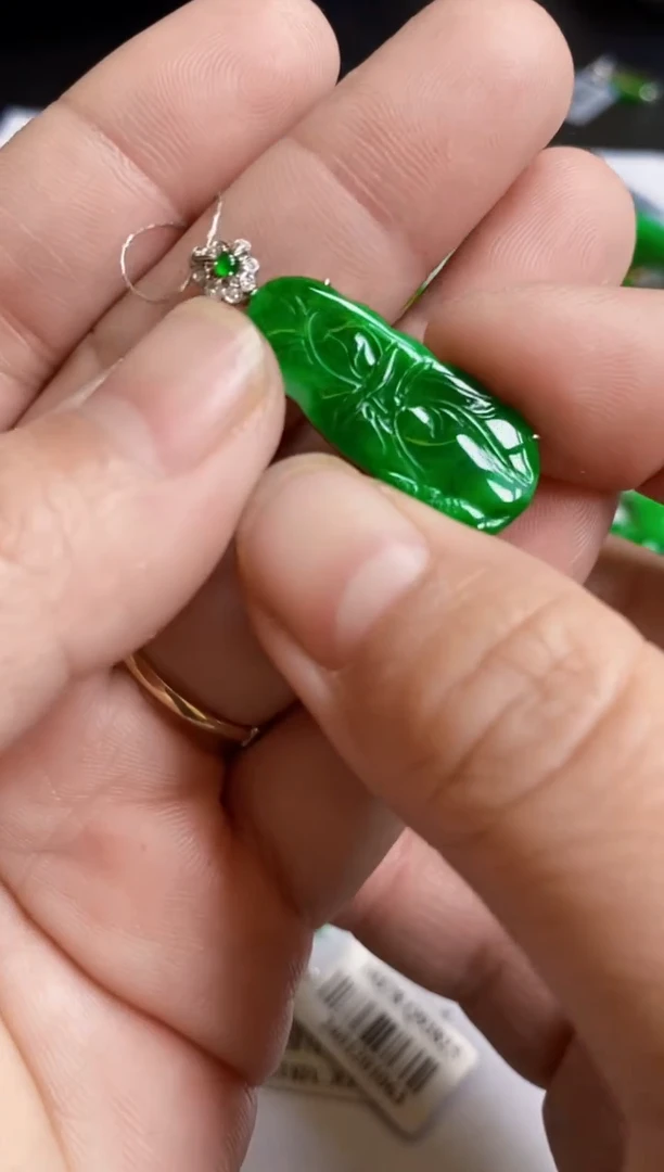 【闪购商品】翡翠颈饰18K金镶嵌吊坠
