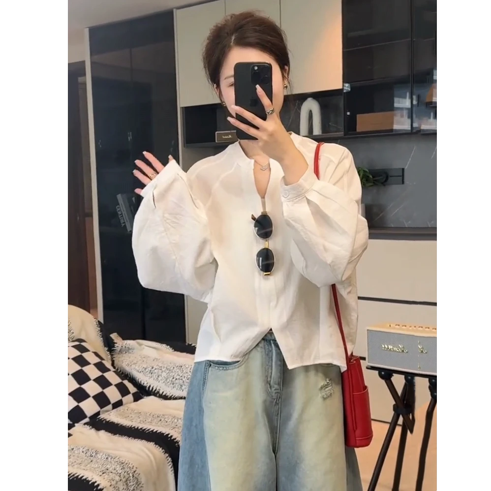 极简百搭双V领半开衬衫女2025春夏新款设计感休闲灯笼袖套头衬衣