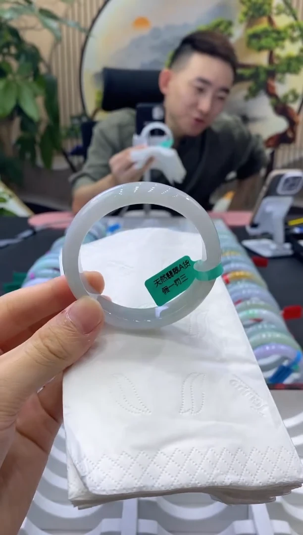 翡翠手镯未镶嵌9179