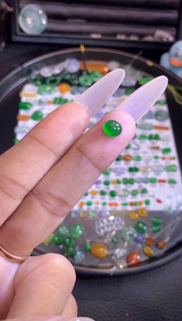 翡翠挂件未镶嵌蛋