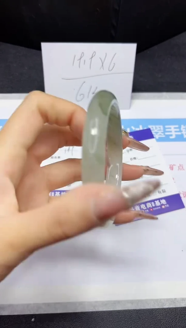 【闪购商品】石英质玉手镯未镶嵌92