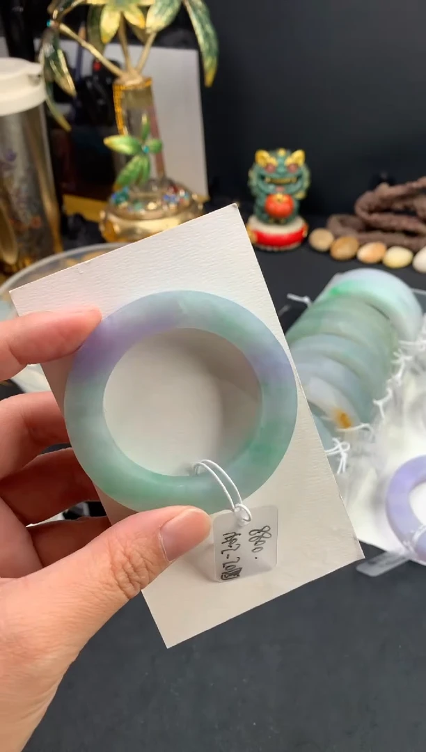 未镶嵌手镯定制翡翠哈****腻春彩定金