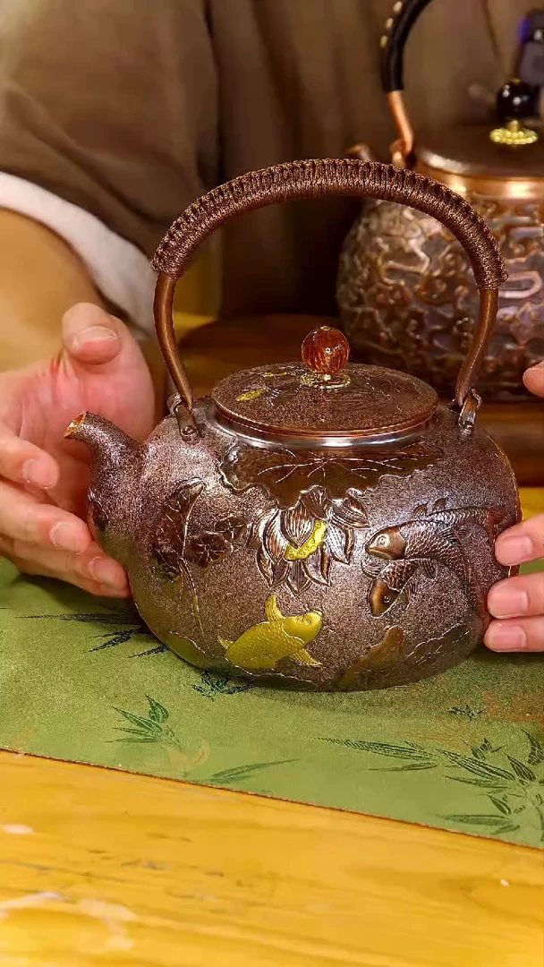 复古连年有余錾刻提梁壶