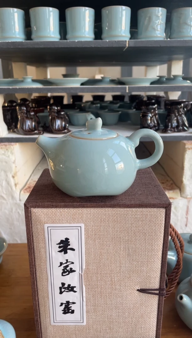四季纳福壶 天青 微瑕 朱家汝窑款