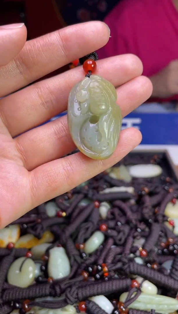 未镶嵌和田玉挂件1