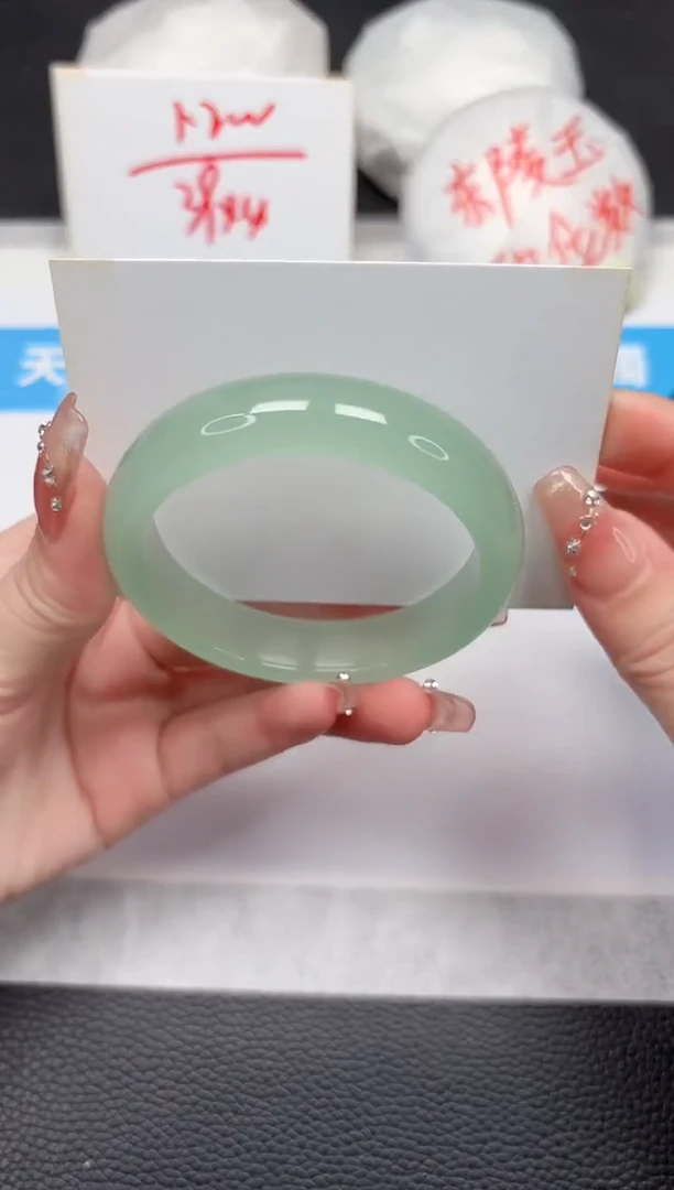 【闪购商品】石英质玉手镯未镶嵌134-52