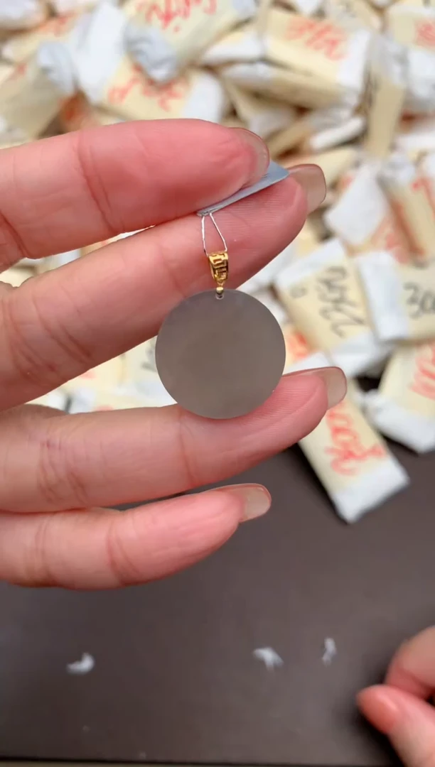 18K金镶嵌和田玉挂件福利  （多样性发货）发1个