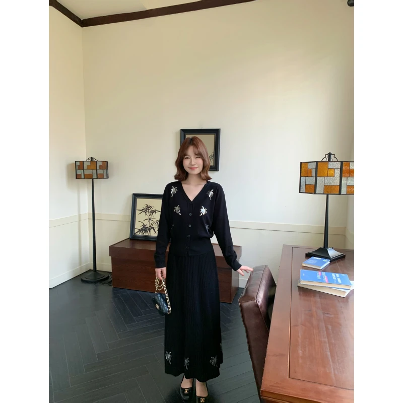 板栗西西【秋颂露莉】秋季法式氛围感设计感珠片拼接上衣半裙套装