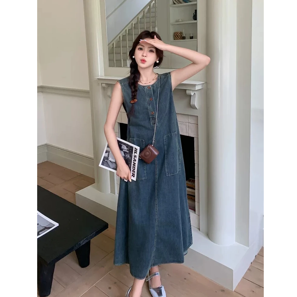 蓝色牛仔背心连衣裙女中长款2025新款时尚休闲慵懒风气质显瘦裙子