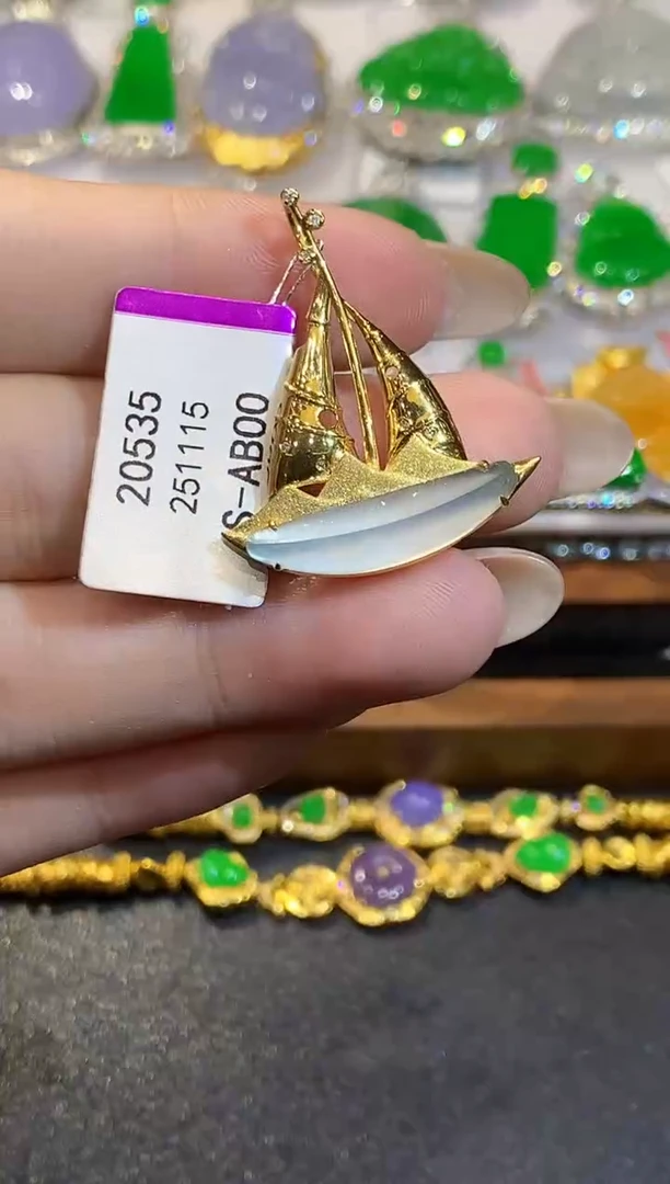 吊坠(不含链)18K金镶嵌翡翠YS多样性发其一