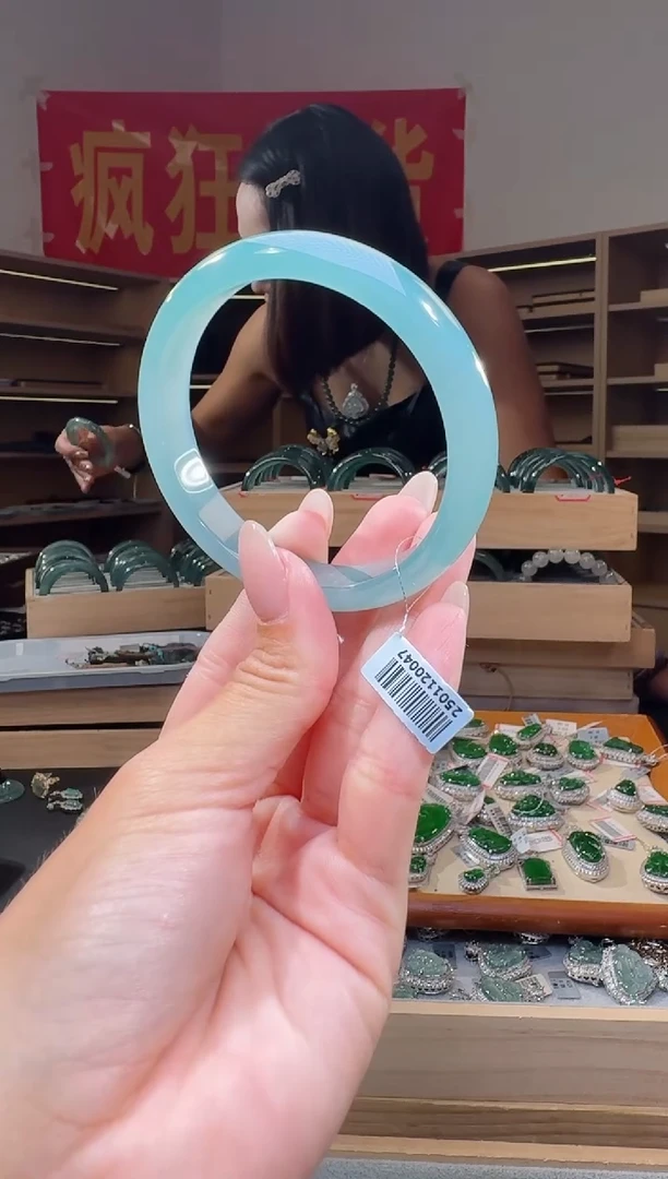 翡翠手镯未镶嵌57圈