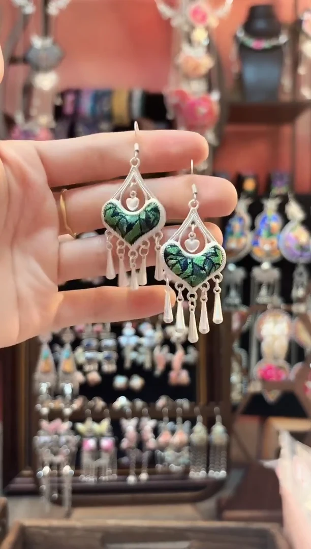 织绣云织谣民族风精美饰品   483