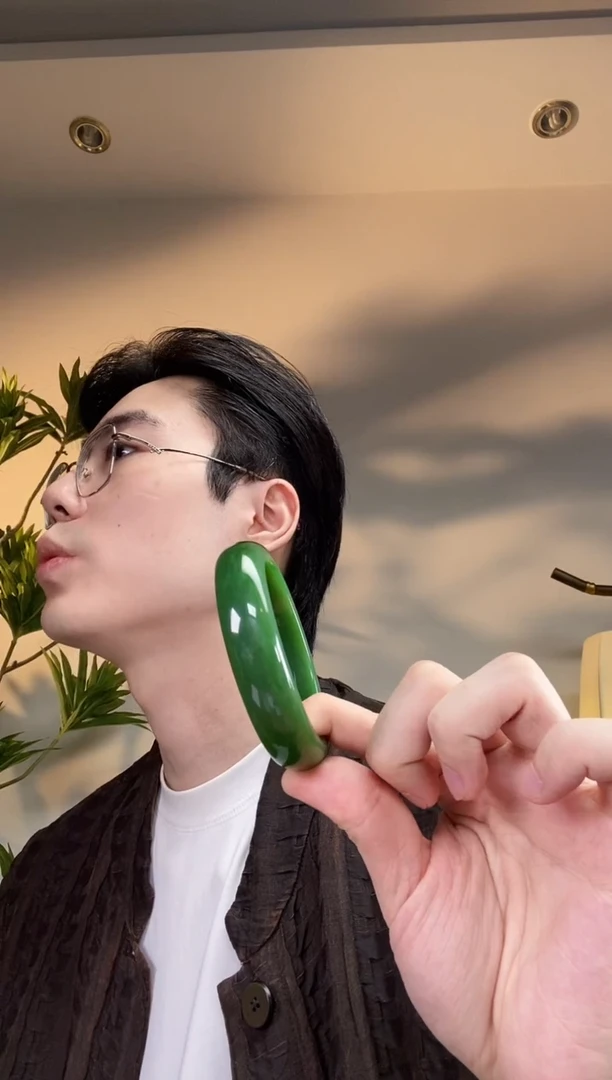 和田玉（碧玉）手镯未镶嵌57-60宽胎菠菜绿手镯19500